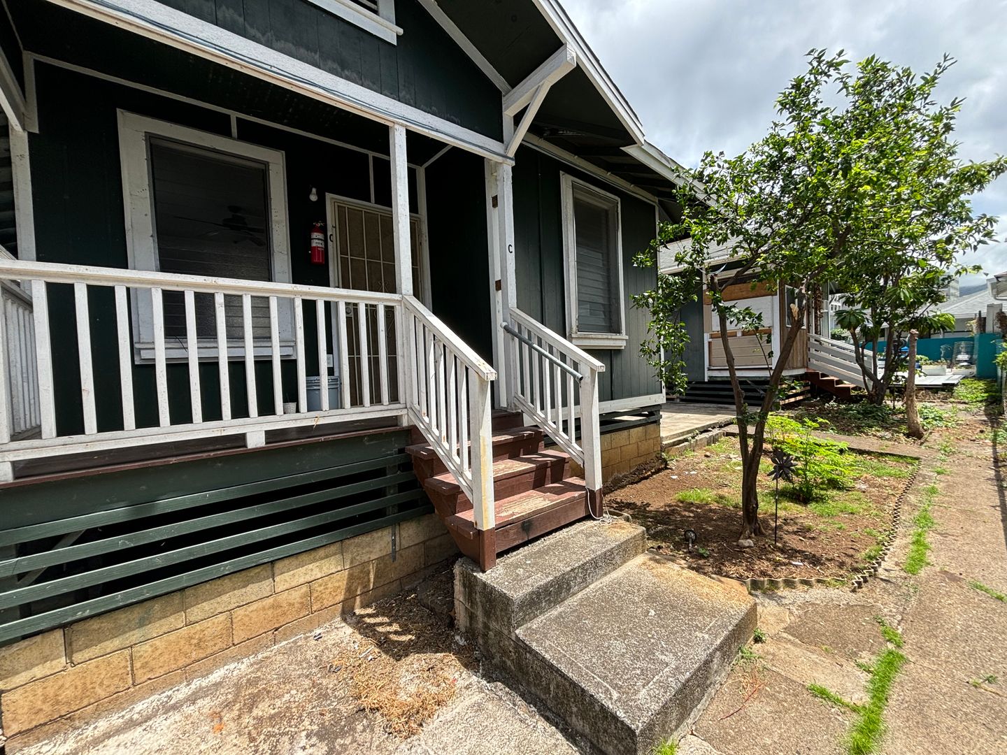 Honolulu Apartment: 260 N. School St.