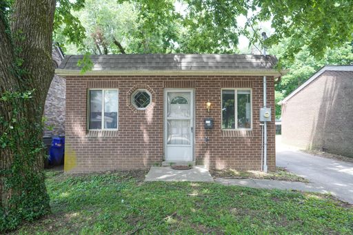 729 Golfview Drive | 2 Bedroom / 1 Bathroom Campus Rental – photo 1
