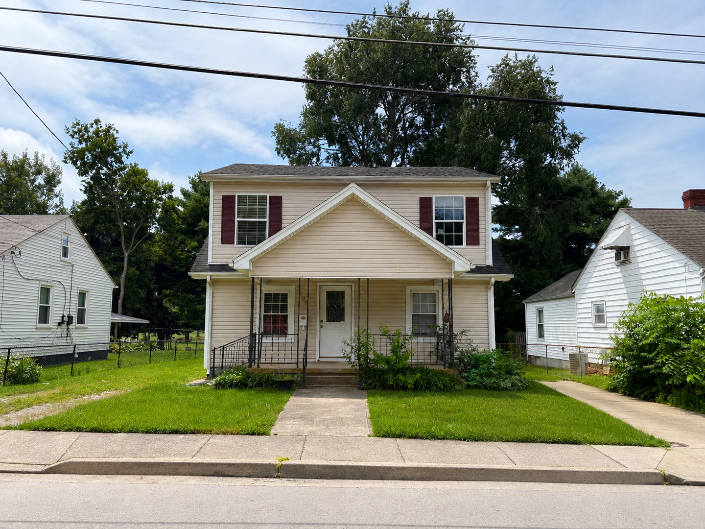Lexington House: 640 Golfview Drive