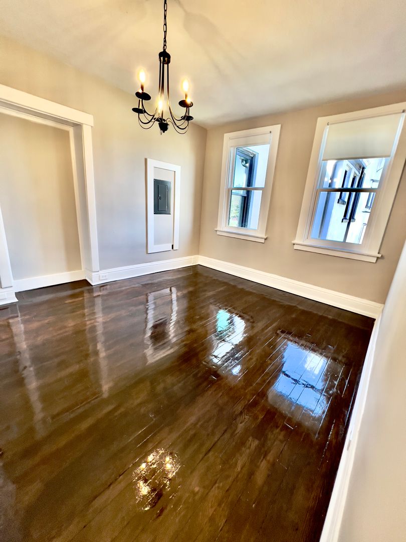 Lexington Apartment: 182 N Broadway