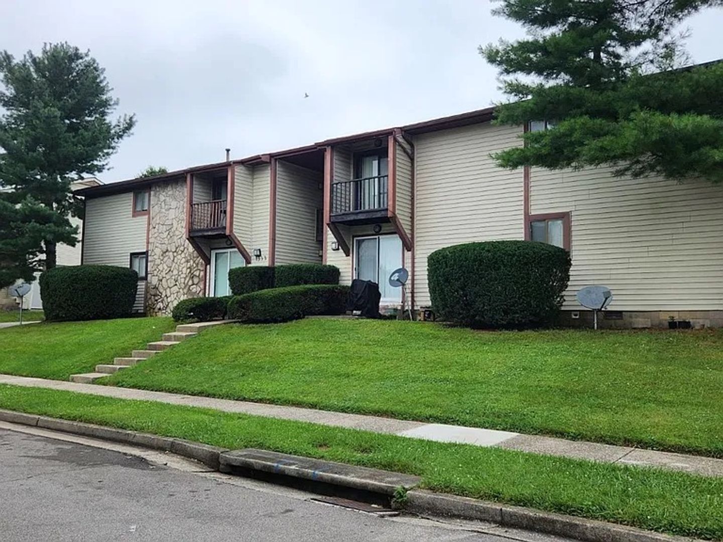 Lexington Apartment: 1329 Gray Hawk Rd. Unit 6