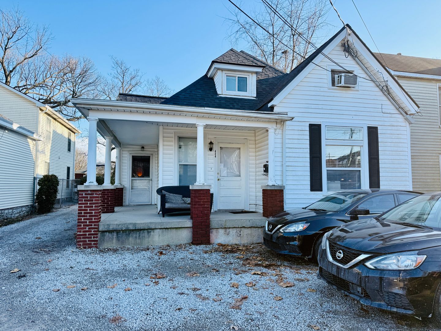 Lexington Apartment: 424 Woodland Avenue