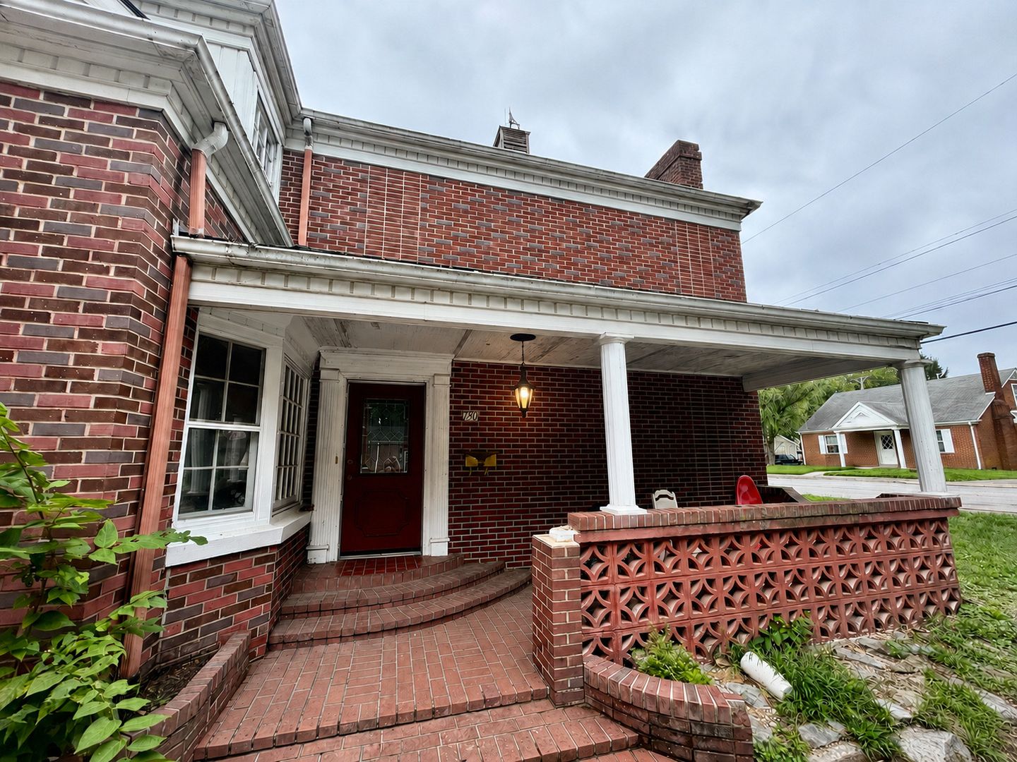 Lexington House: 730 Golfview Drive