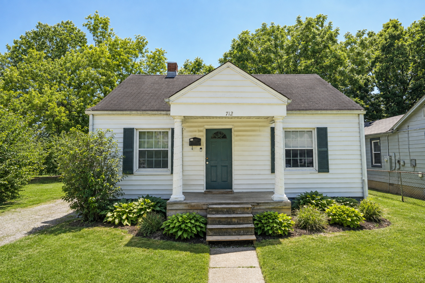 Lexington House: 712 Golfview Drive