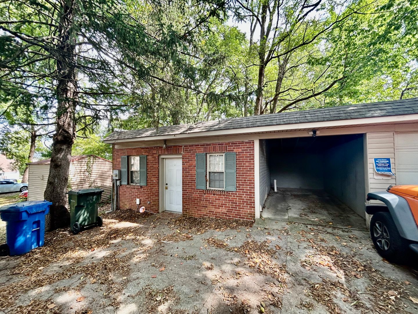 Lexington Apartment: 238 Rose St  - C