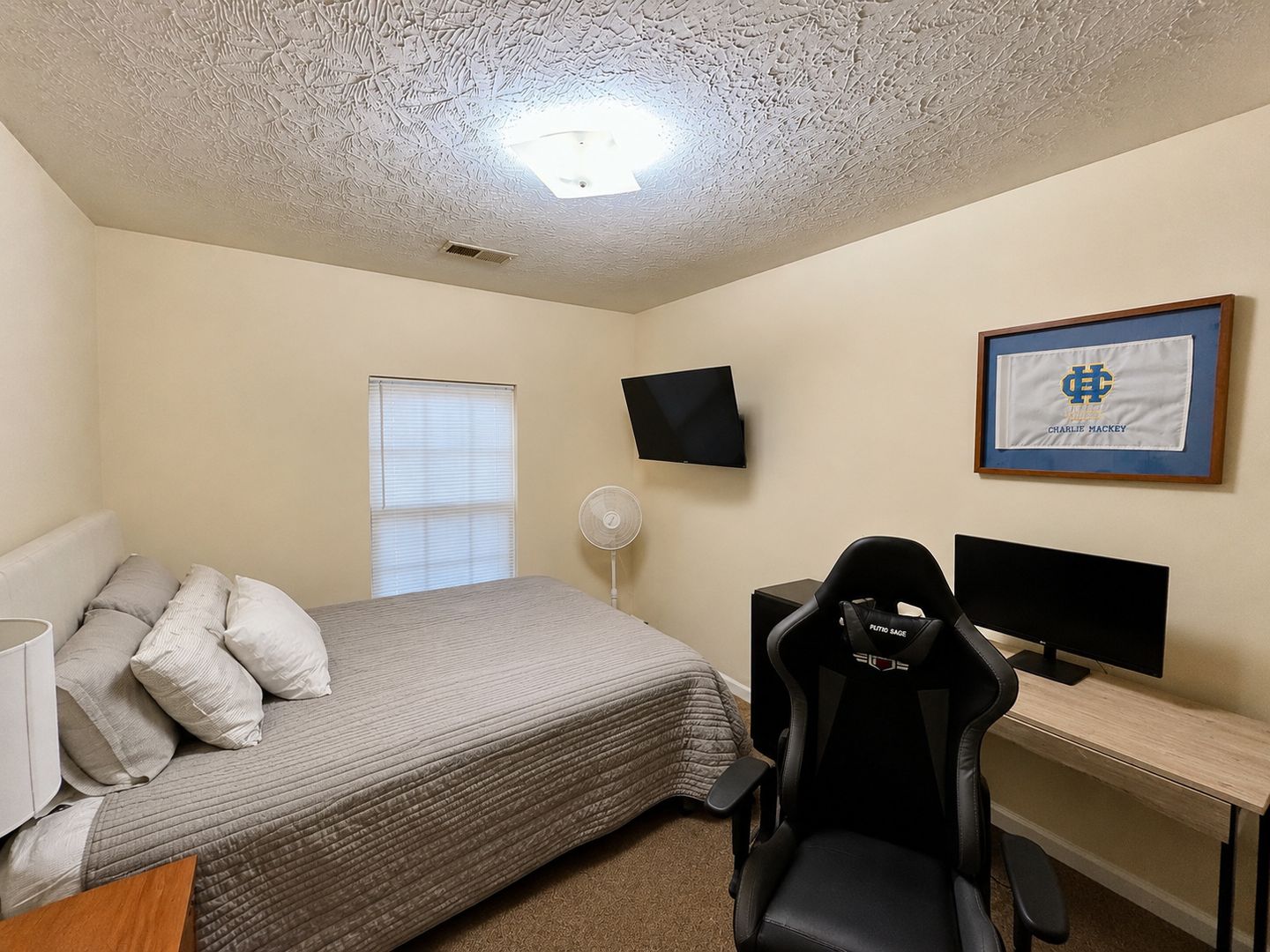 424 Woodland Ave Unit B | 5 Bed 2.5 Bath 9 of 11