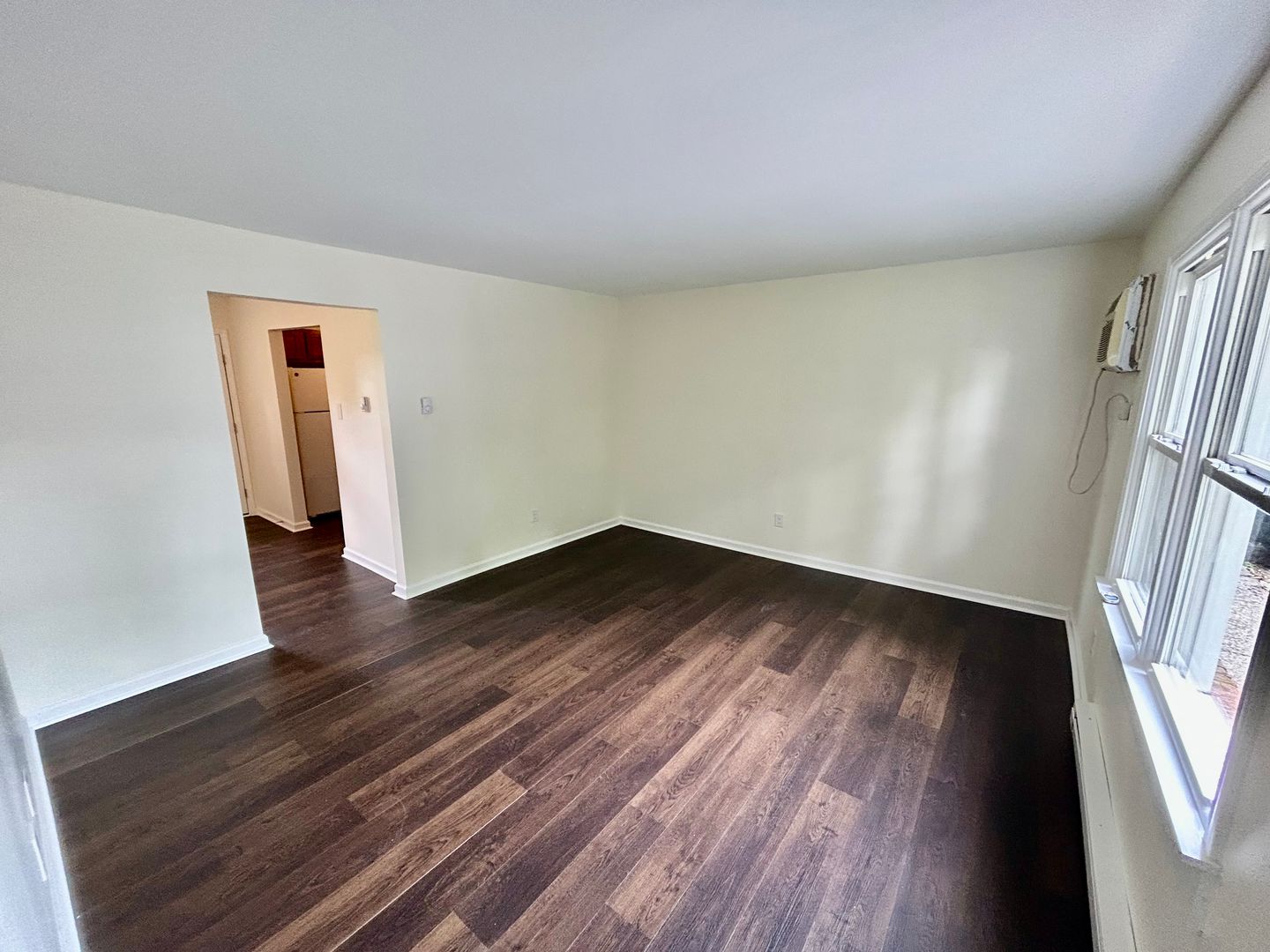 Versailles Apartment: 190 Macey Ave.  - 8