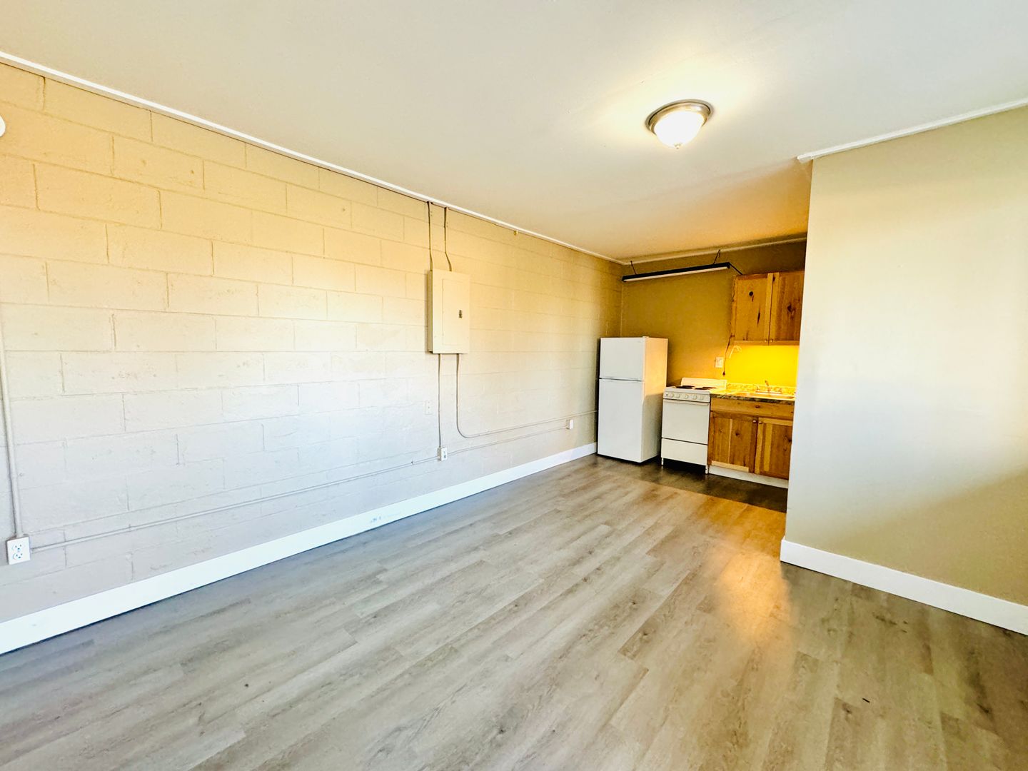 Winchester Apartment: 401 N. Maple St. Unit 6