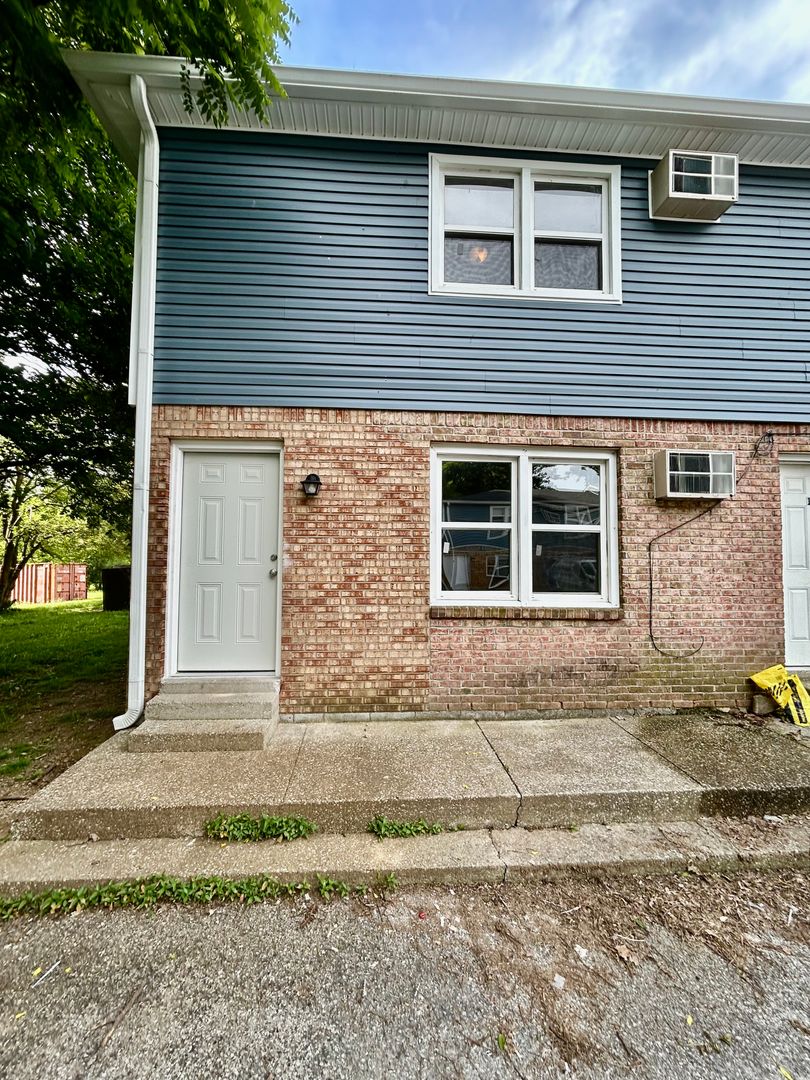 Versailles Apartment: 190 Macey Ave.  - 17