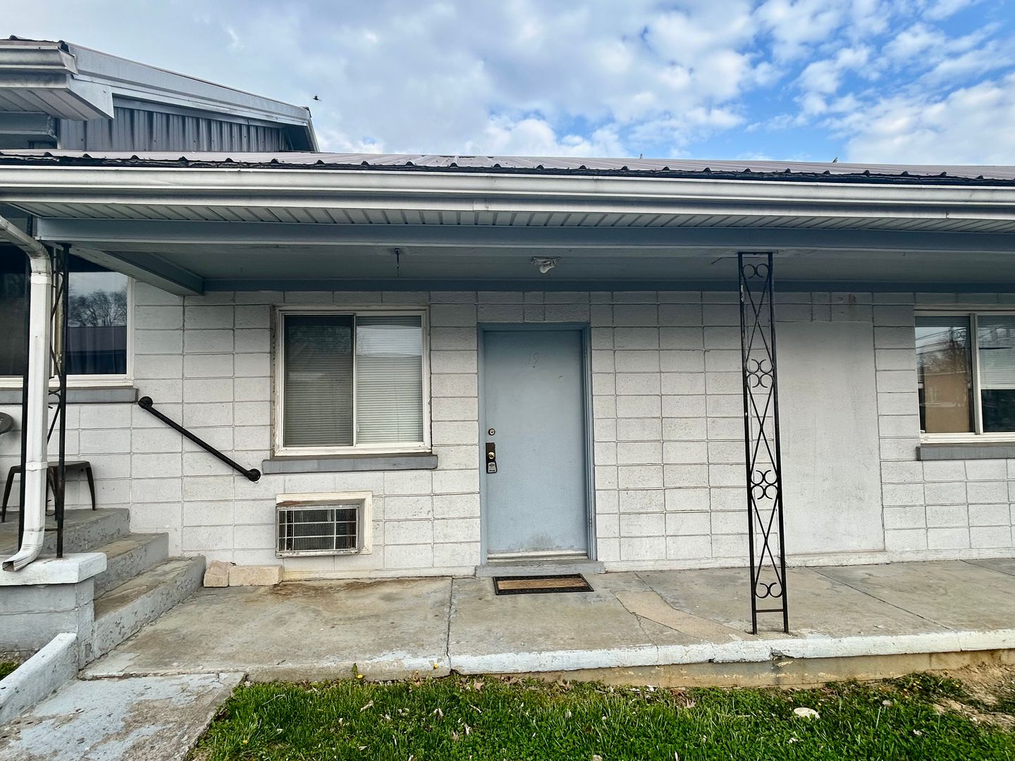Winchester Apartment: 1018 W. Lexington Ave. Unit 19