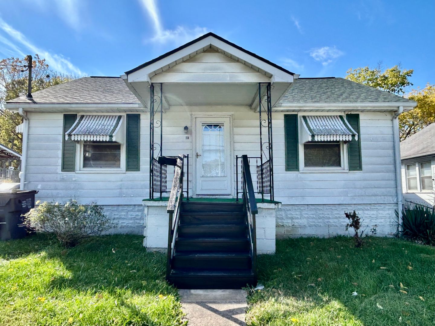 Lexington House: 114 Rosemary Ave