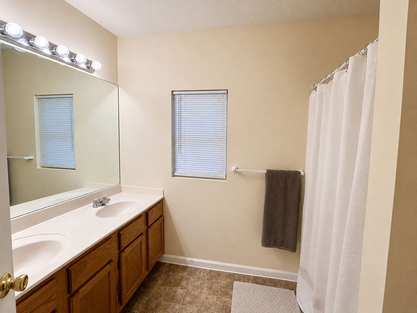 424 Woodland Ave Unit B | 5 Bed 2.5 Bath 5 of 11