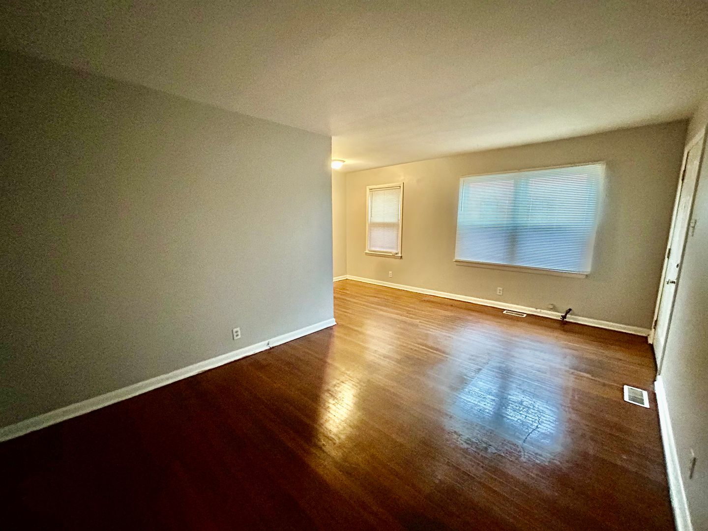 Lexington Apartment: 1201 N. Broadway St. Unit 4