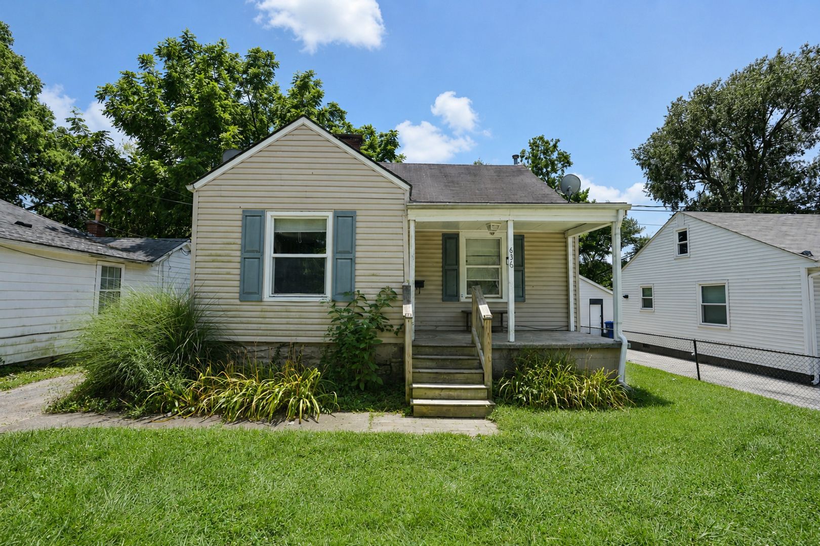 Lexington House: 636 Golfview Drive