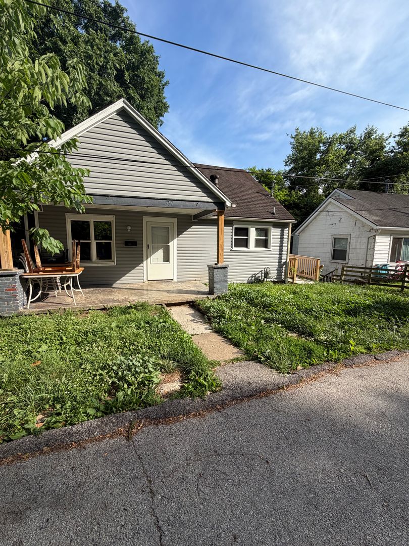 Frankfort House: 337 Murrell Drive