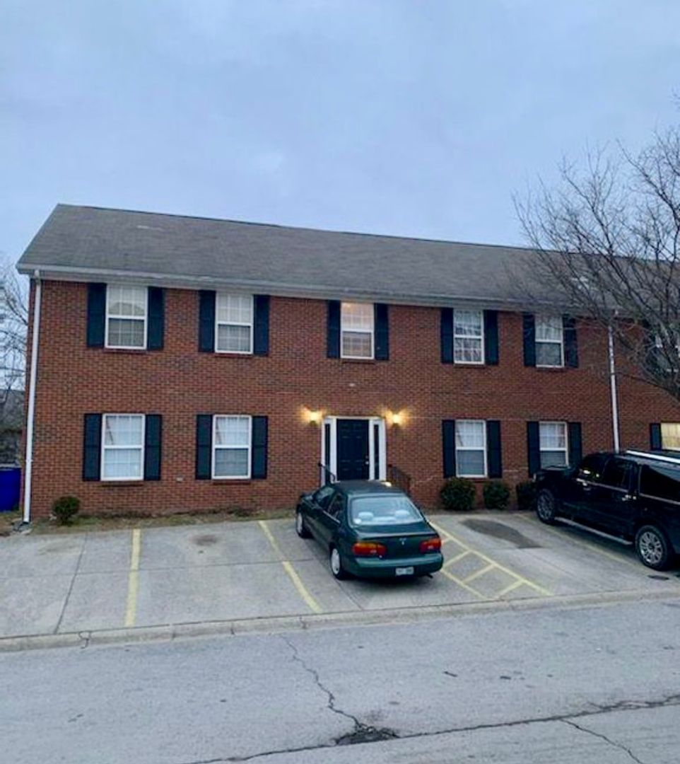 Lexington Apartment: 2832 Ryan Circle #C