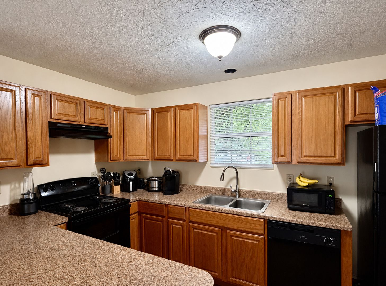 424 Woodland Ave Unit B | 5 Bed 2.5 Bath 3 of 11