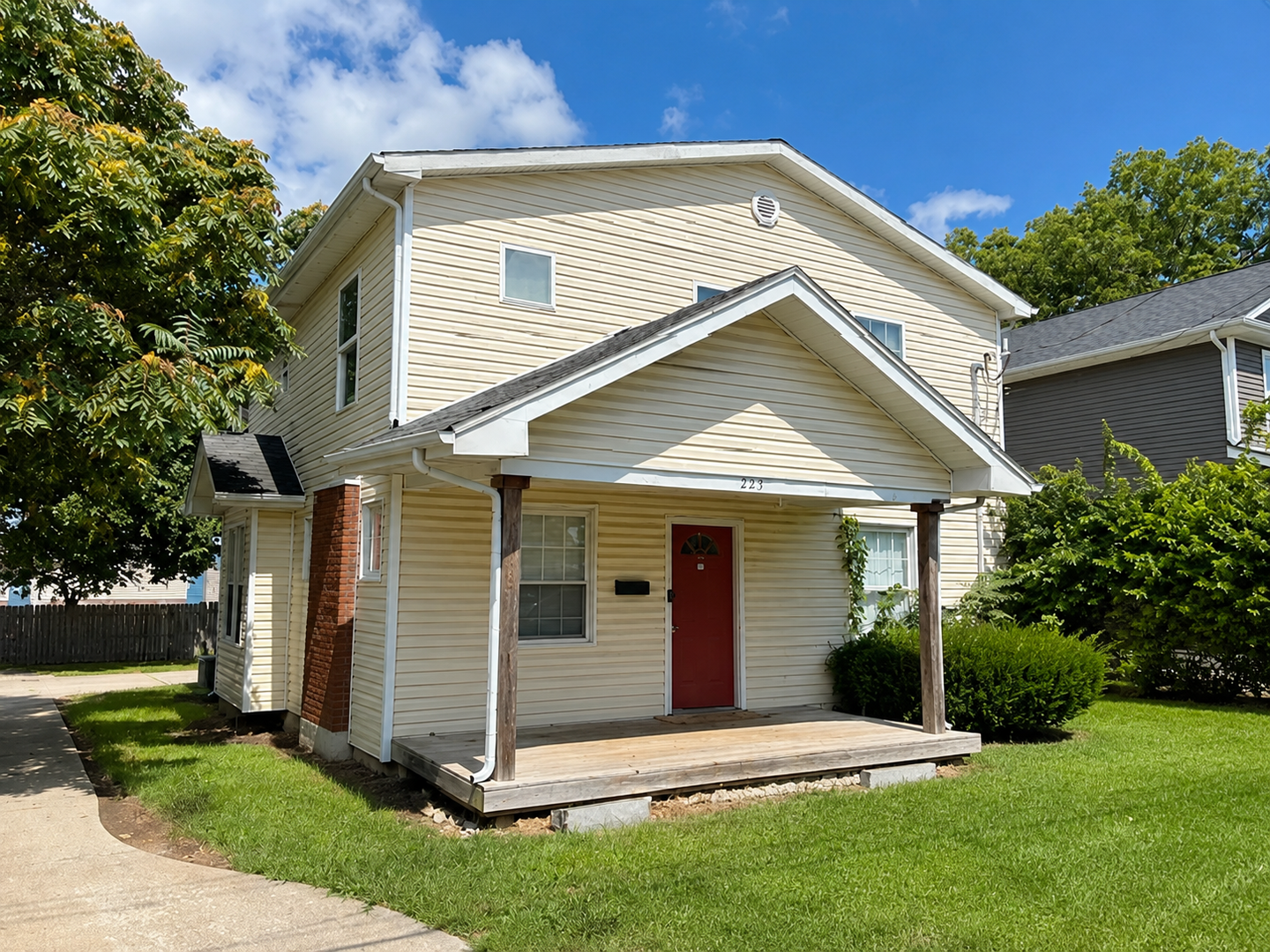 Lexington House: 295 American Ave