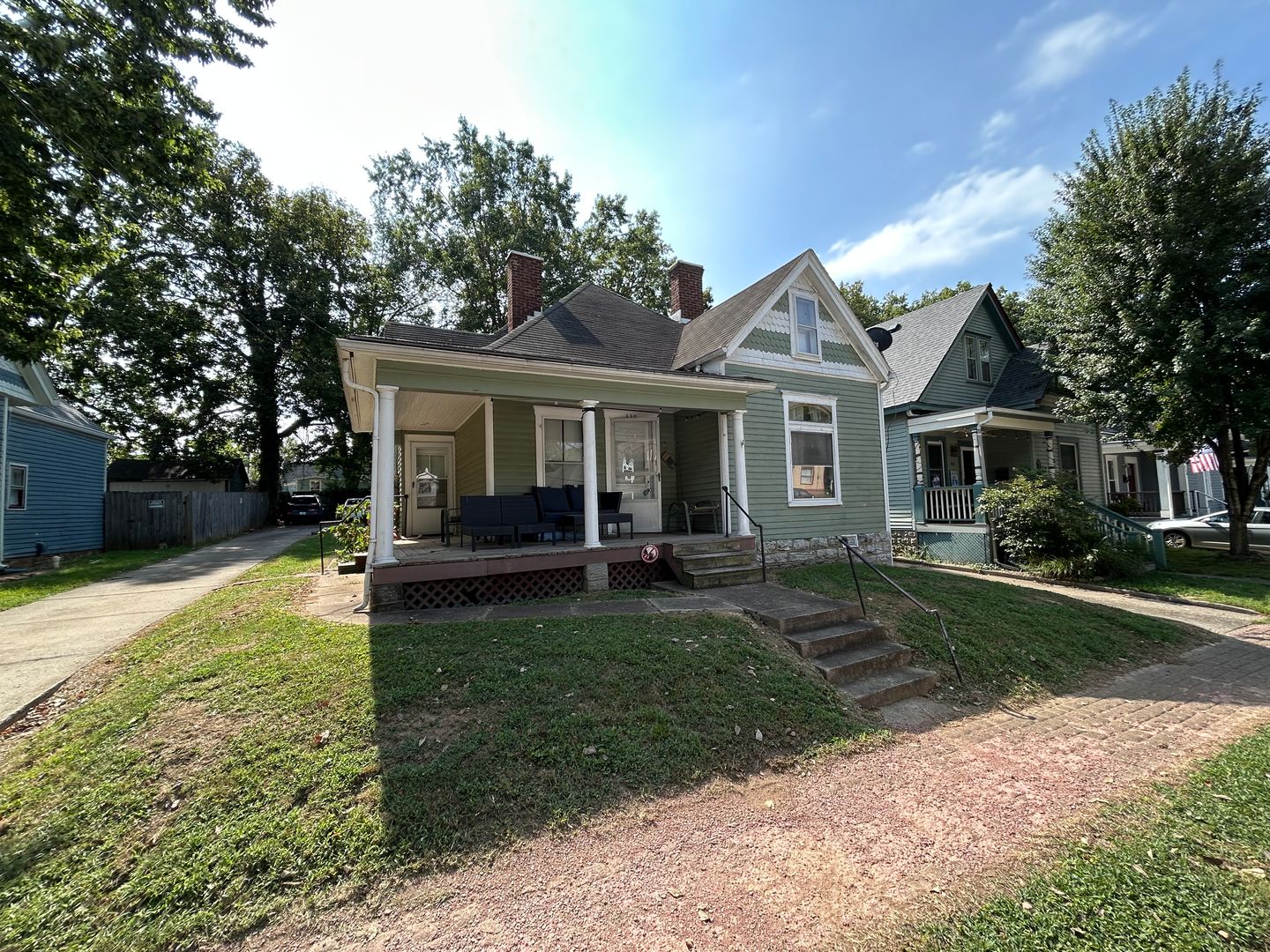 Lexington House: 330 Oldham Ave