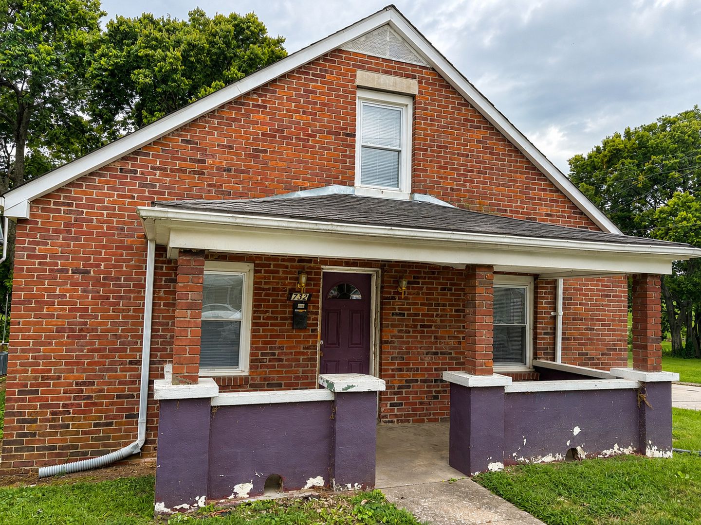 Lexington House: 732 Golfview Drive