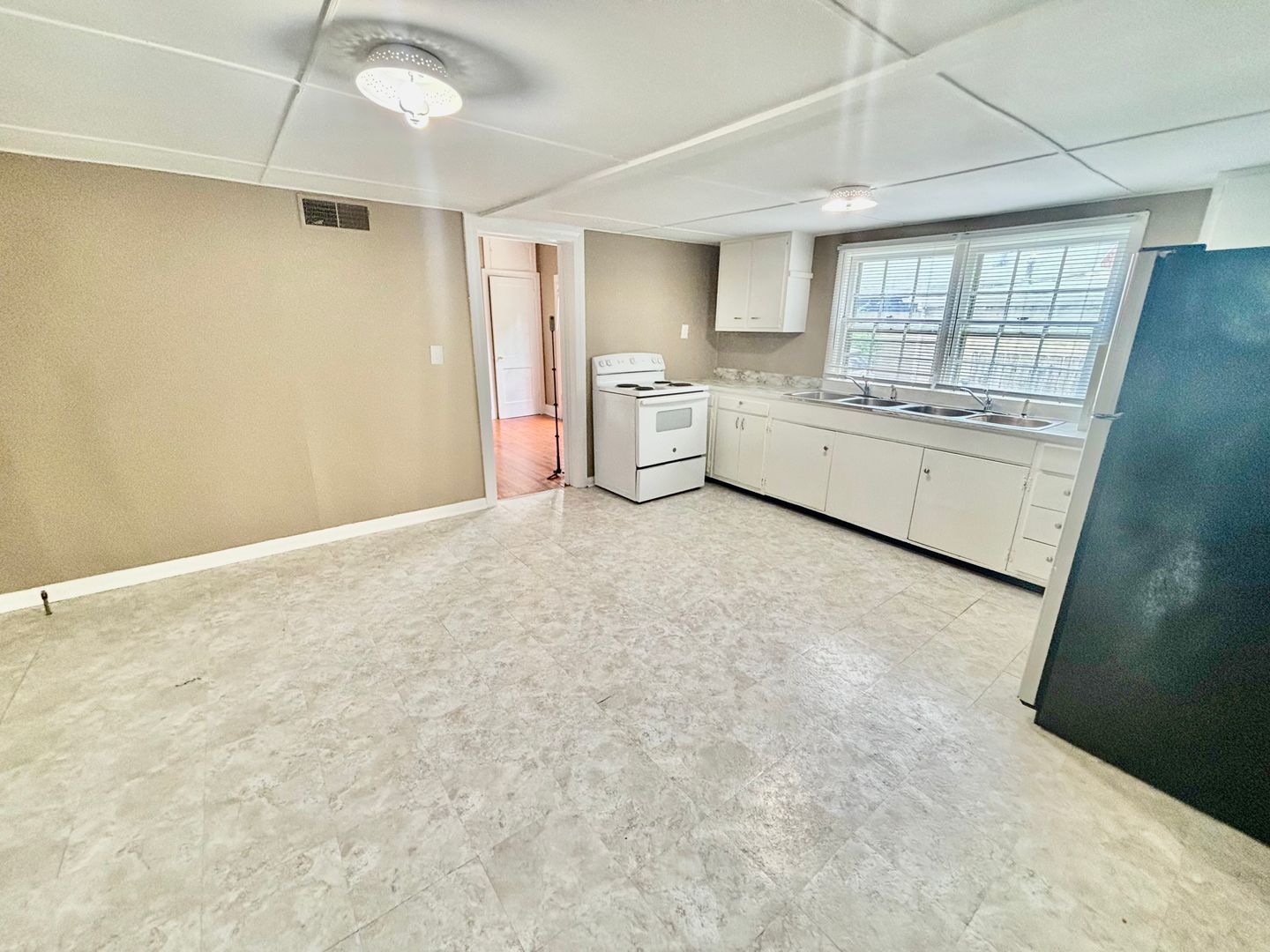 Lexington Apartment: 312 Lincoln Avenue Unit B