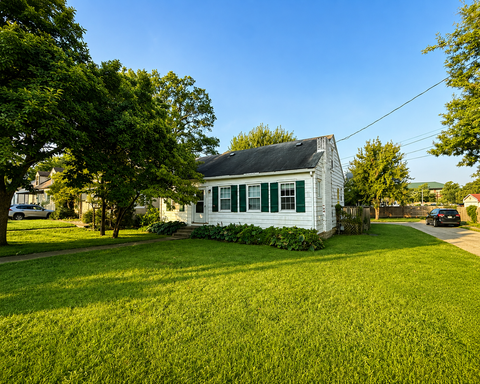 3 Bedroom Campus Rental - NOW PRELEASING FOR 2027–2028! – photo 1