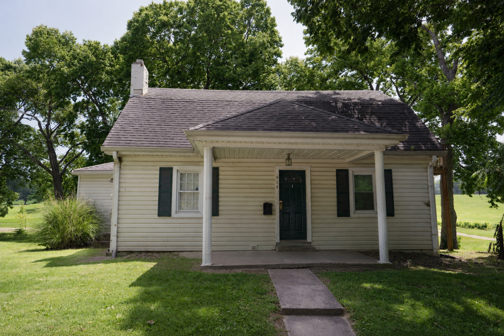 Lexington House: 804 Golfview Drive