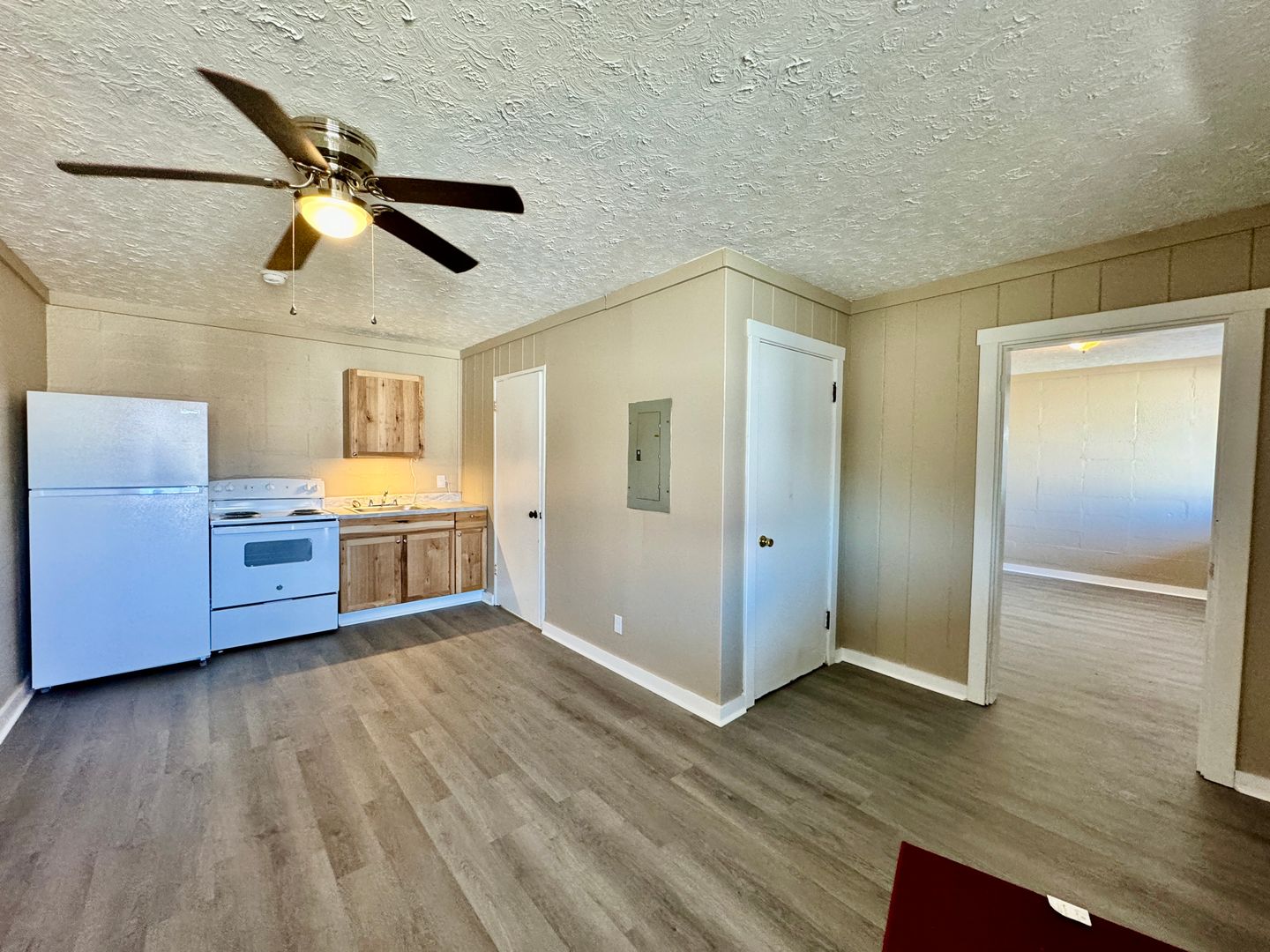Winchester Apartment: 1018 W Lexington Ave # 20