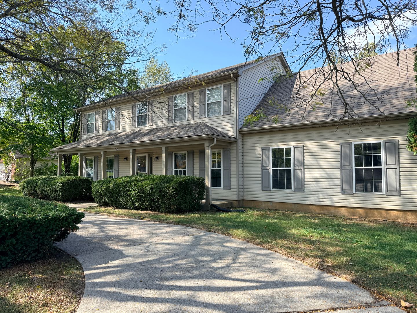 Spacious 4 Bed 2.5 Bath In Lexington! 