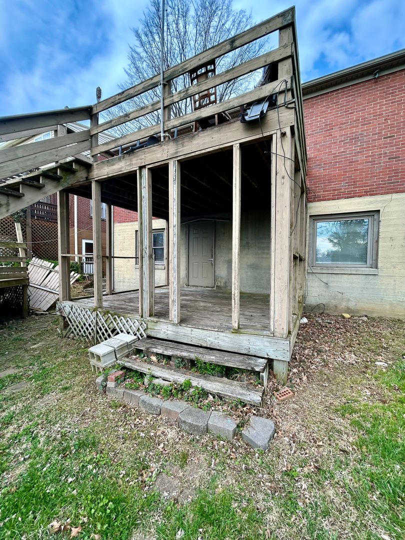 Richmond Apartment: 325 S. 3rd St.