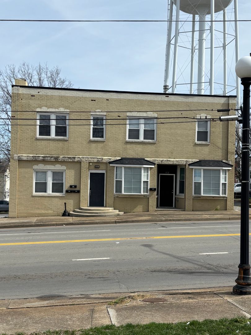 Lancaster Condo: 112 Lexington Rd.