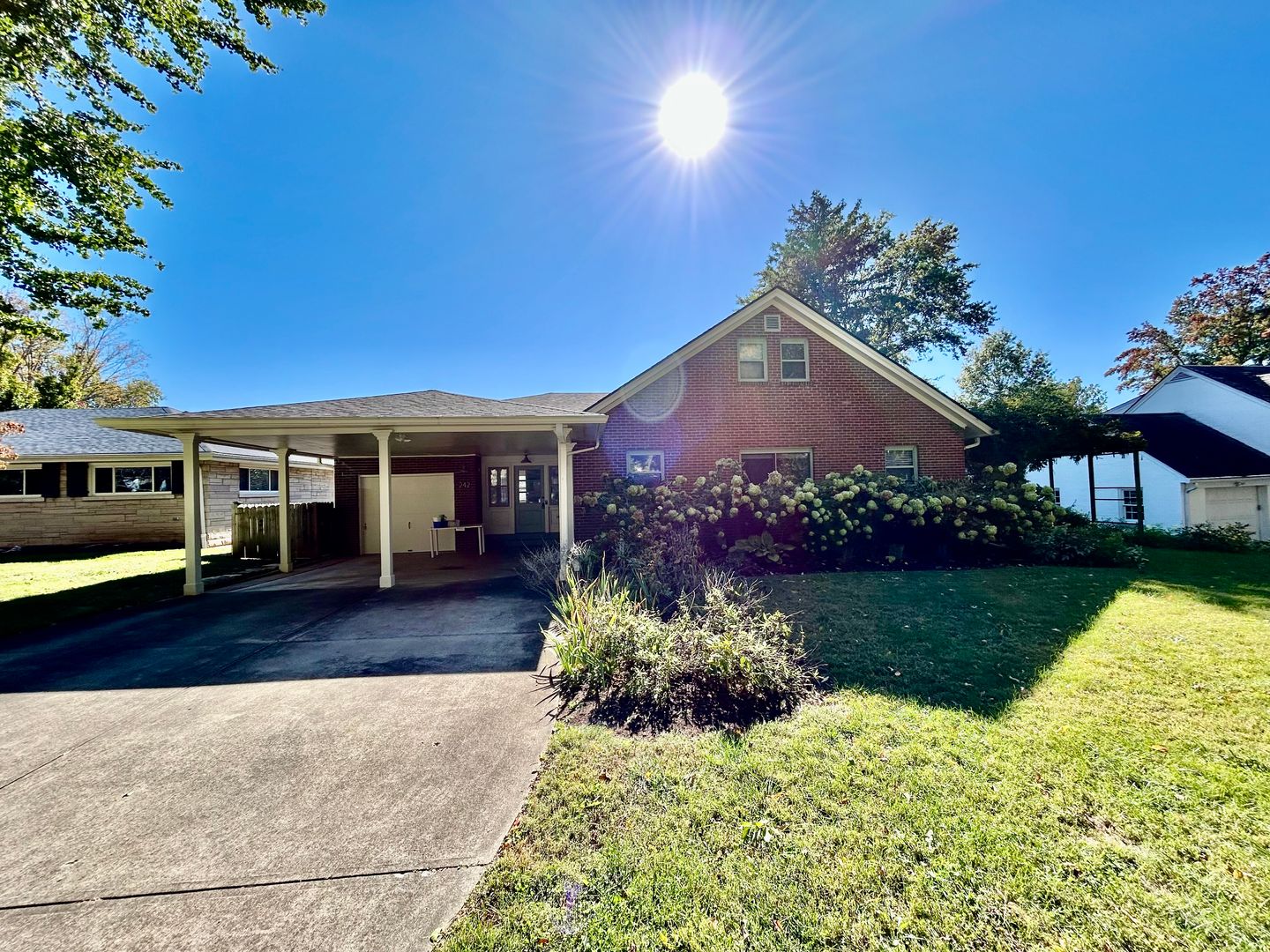 Lexington House: 242 Tahoma