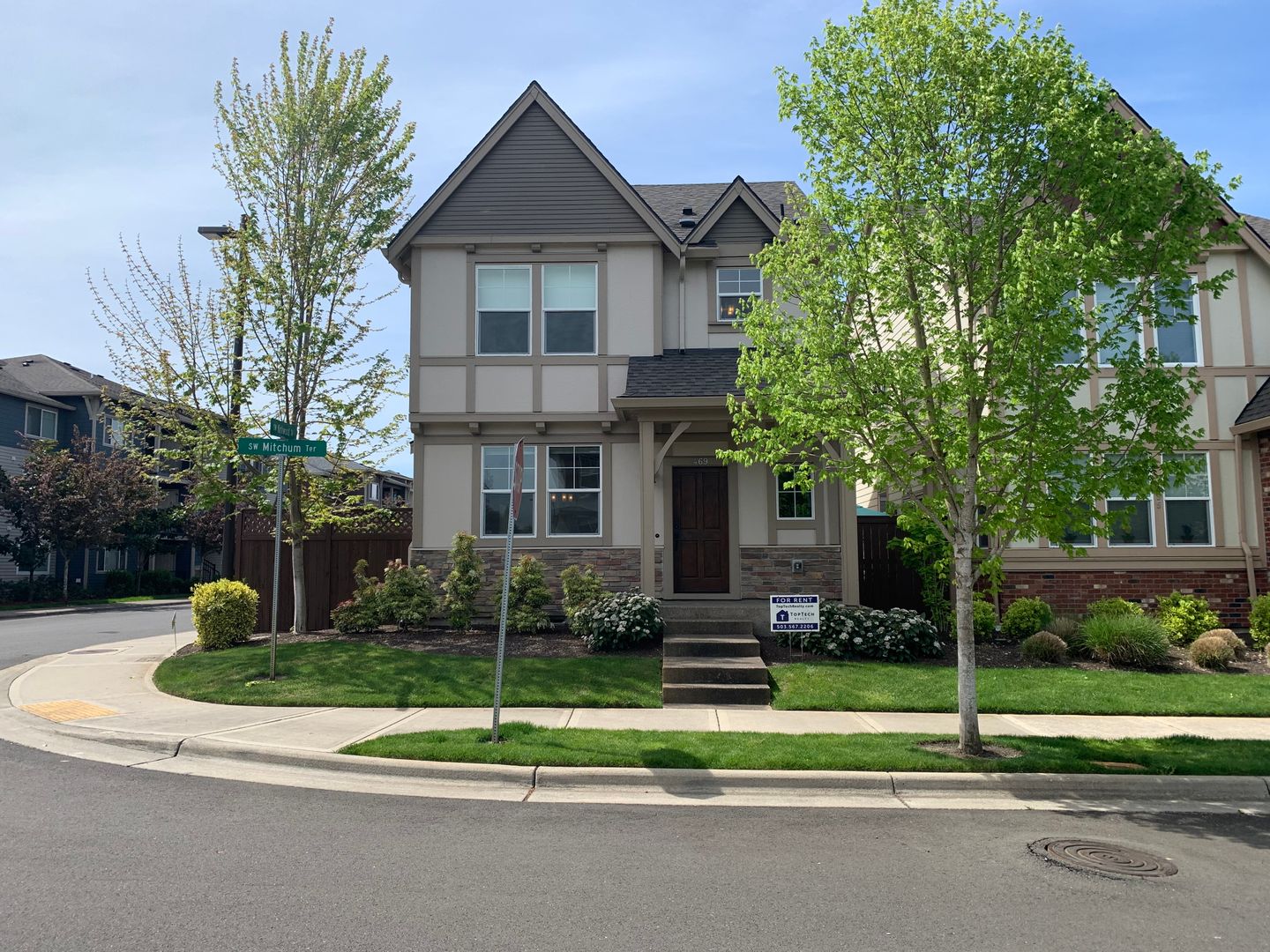 Beaverton House: 469 SW Mitchum Terrace