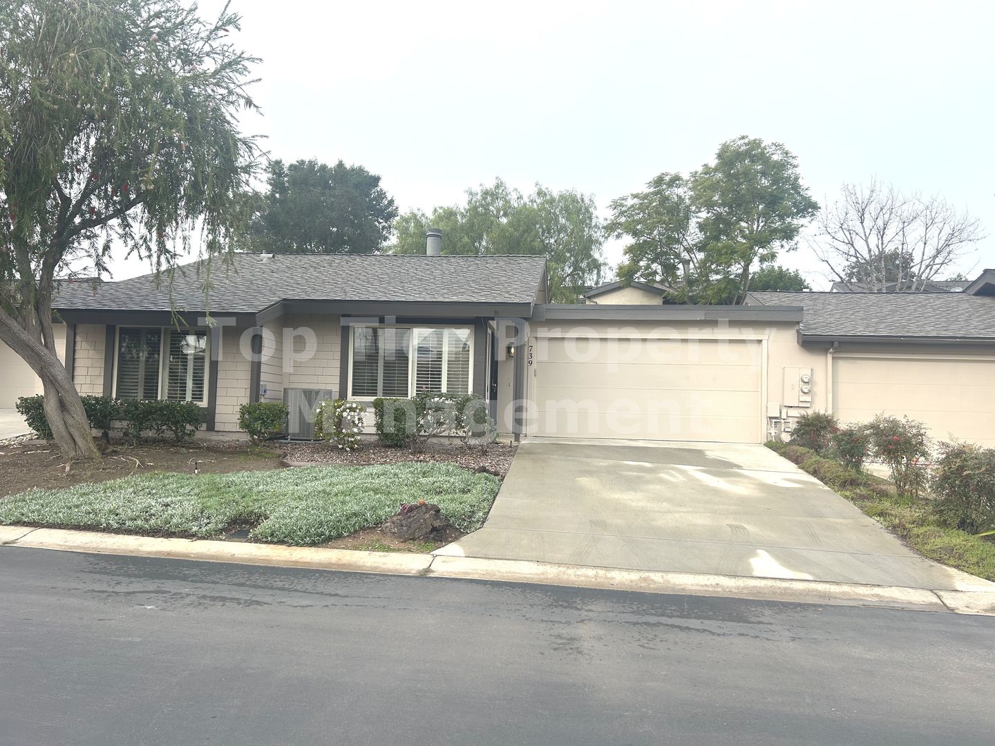 Vista House: 739 Nob Circle