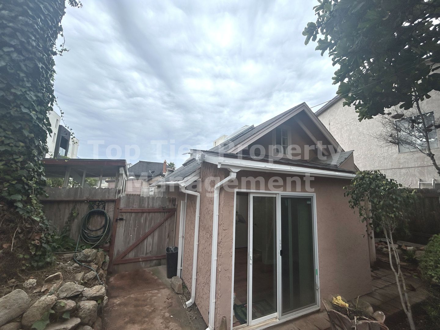 Oceanside Condo: 515 1/2 South Tremont Street