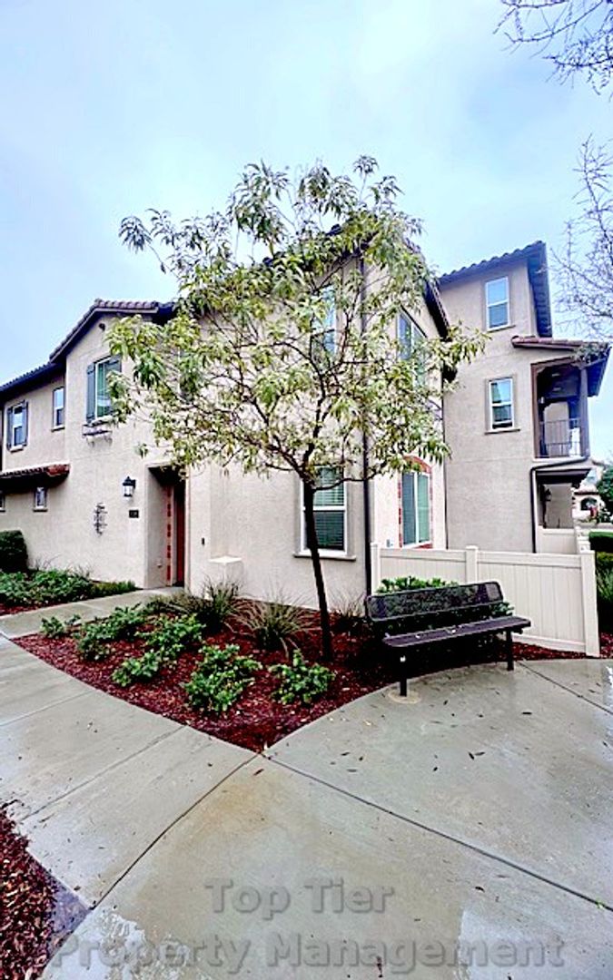 Temecula Townhome: 31269 Via Nubes