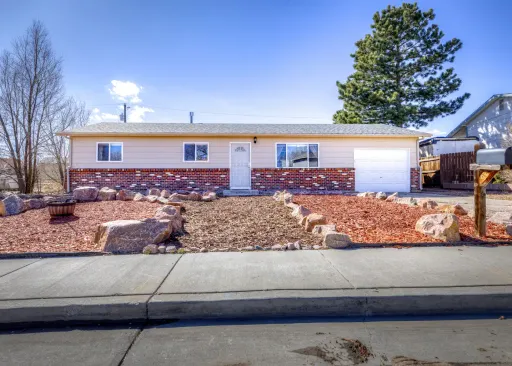 3 Bedroom/1 bath in Cheyenne Mountain area – photo 1