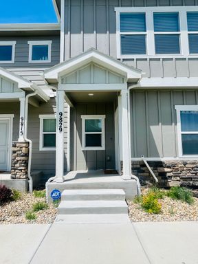 Gorgeous Townhome-Move In Special – photo 1
