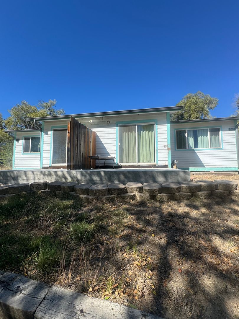 Manitou Springs Apartment: 603 Manitou Blvd