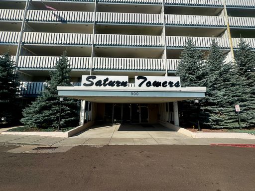 Updated 2-bed/2-bath open-concept condo with Mountain views w/ AC – photo 1