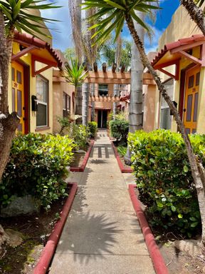$1,200 MOVES YOU IN!* Bankers Hill 1BR, Between Balboa Park and Little Italy – photo 1