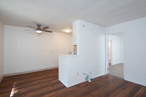 OPEN HOUSE: 9/5 11AM-3PM ~ 1 BR in College Area with Parking, Pool, AC – photo 1