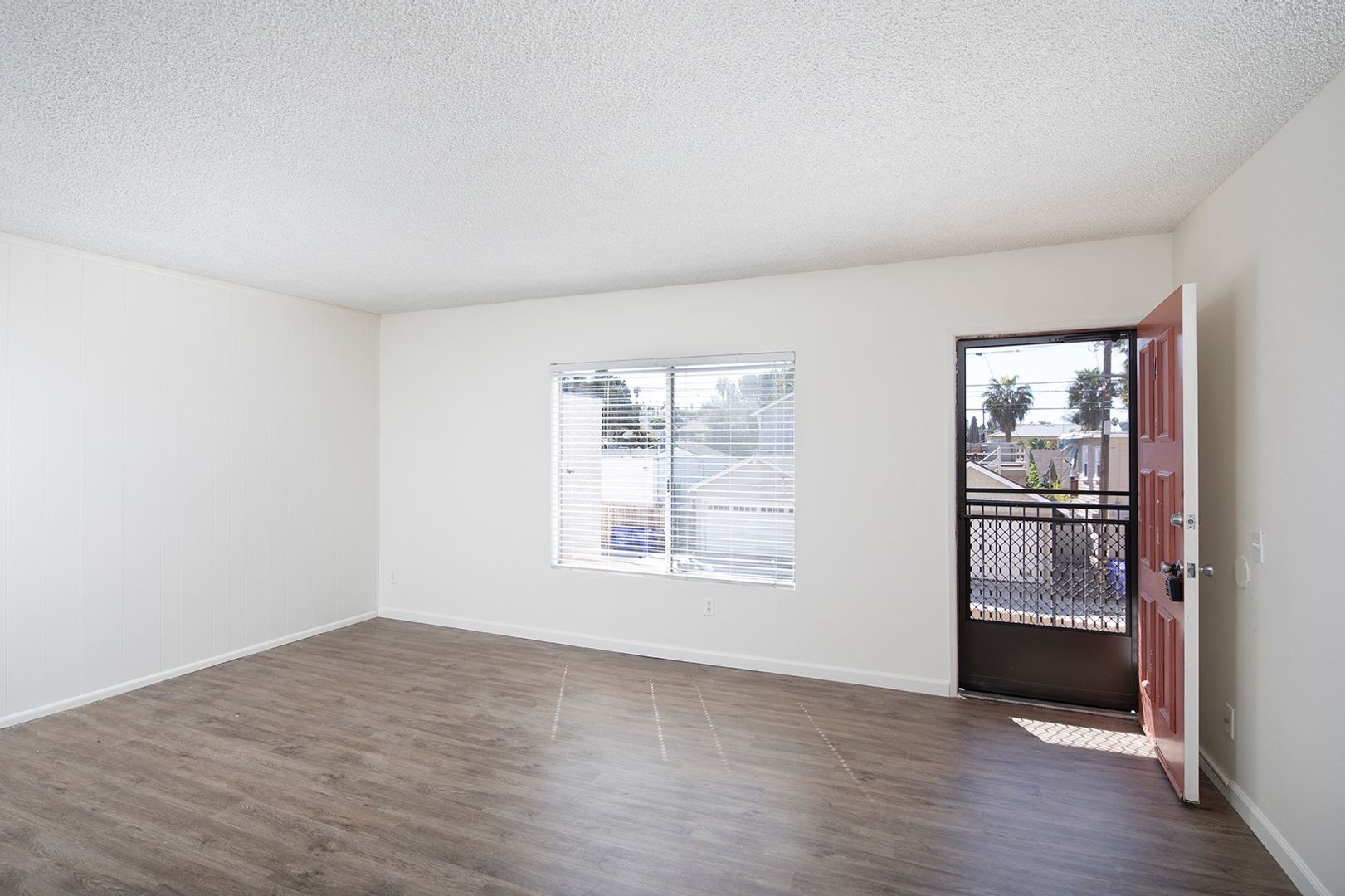 San Diego Apartment: 4649 Voltaire Street