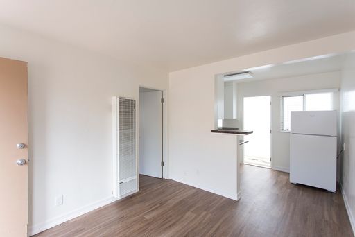 2 WEEKS FREE!!! 1BR in Bay Park, Close to PB with Washer & Dryer and Parking! – photo 1