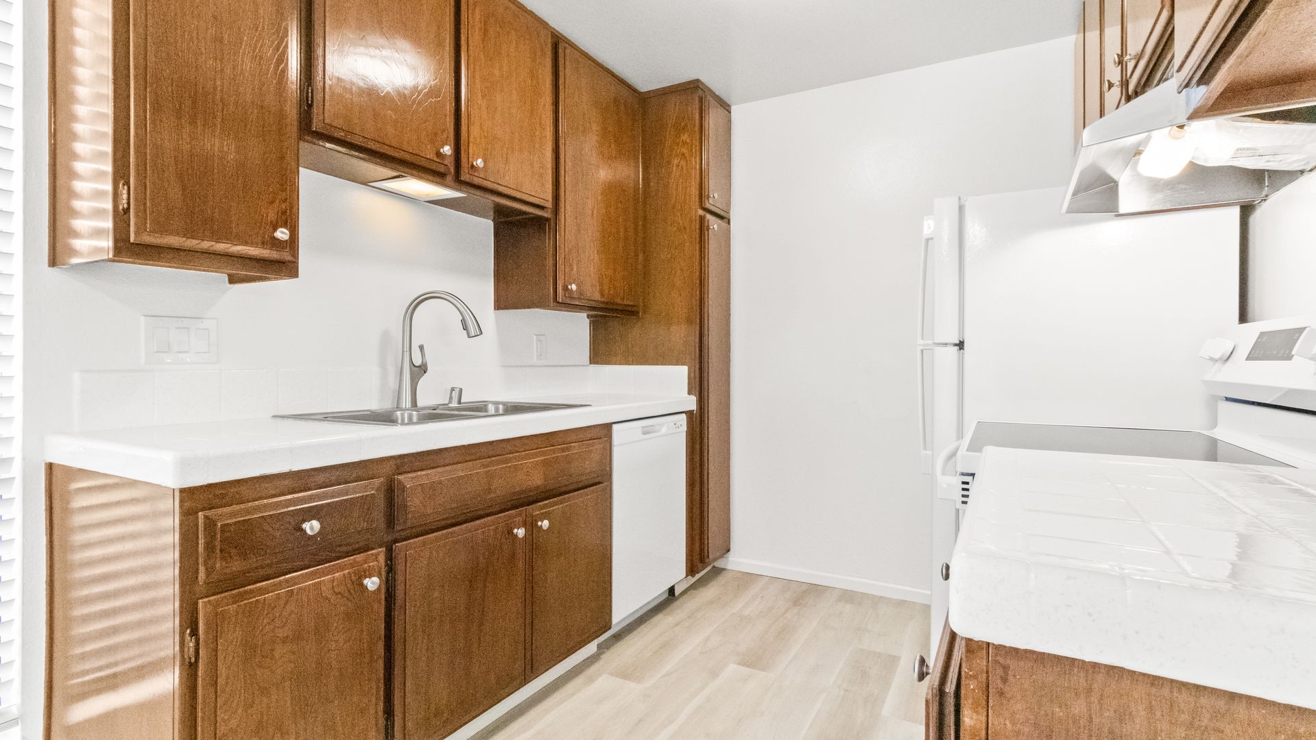 KV - Twin Cypress Apts 7 of 12