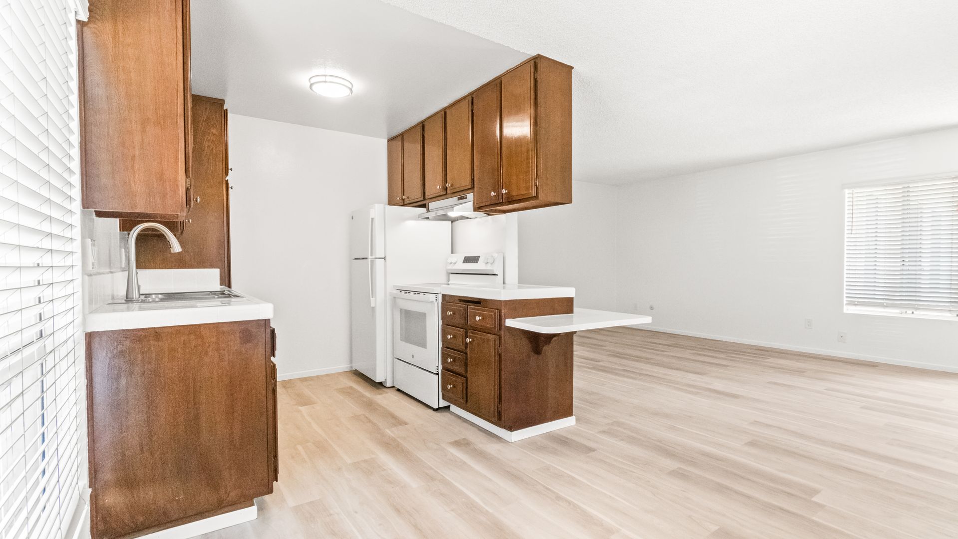 KV - Twin Cypress Apts 6 of 12