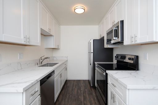 2 Bedroom in Well-Maintained Property, Just a Block from the Beach! – photo 1