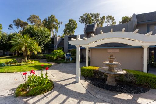 Beautiful 1 Bed, 1 Bath in La Mesa with Pool, Spa, and Parking. Must See! – photo 1
