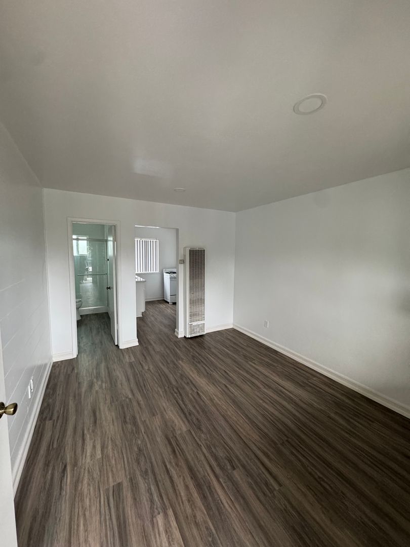 San Diego Apartment: 2051, 2055 & 2059 Bacon Street