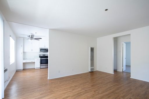 La Mesa 2 Br with AC, Onsite Laundry, and Pool – photo 1